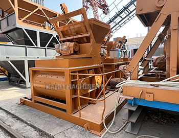 What are the two commonly used cement concrete mixers?
